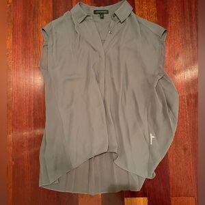 Banana republic gray flowy pleated back blouse